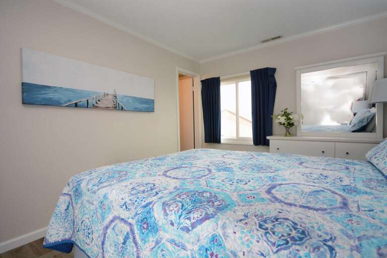 QUEEN-MASTER-BEDROOM