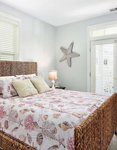 2nd Bedroom with Queen Bed