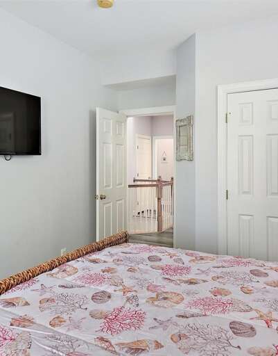 2nd Bedroom with Queen Bed