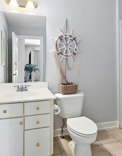 Full-Bathroom-Across-From-Loft