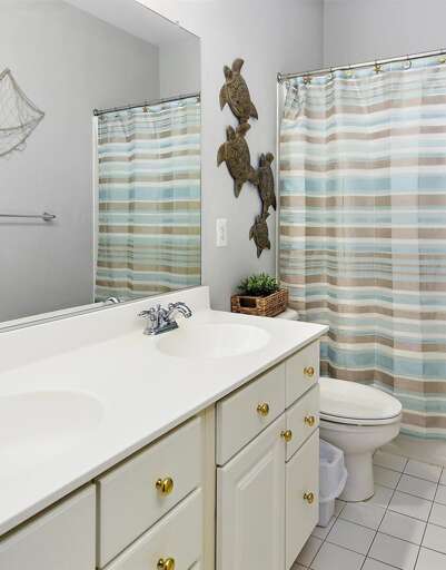 Hall-Bathroom-Third-Floor