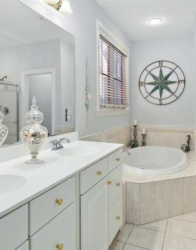 Master Bedroom Bathroom