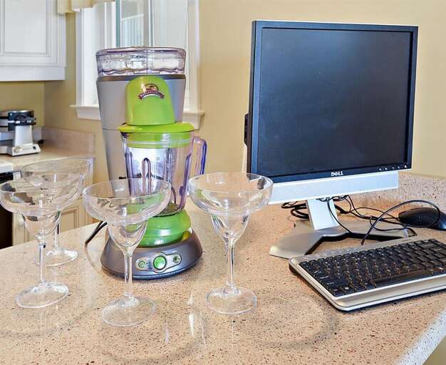 MARGARITA-COMPUTER-ON-BREAKFAST-BAR