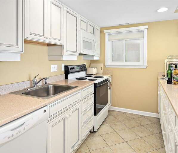 KITCHEN KITCHEN