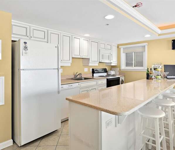 KITCHEN KITCHEN