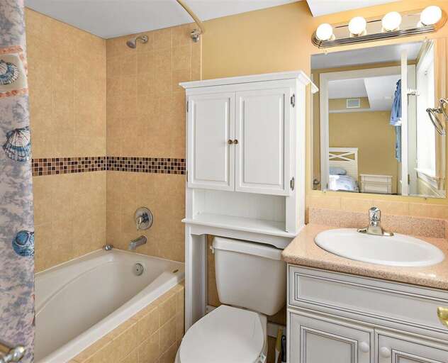MASTER-BATHROOM