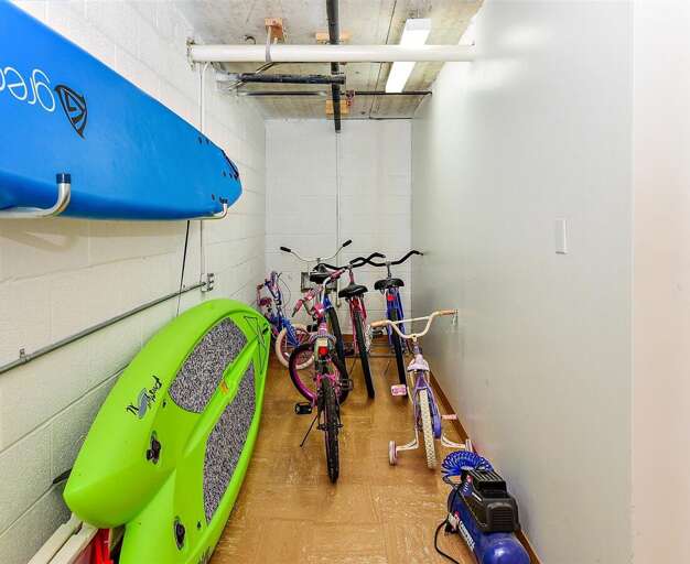 FREE-BEACH-ITEMS-STORAGE FREE-BEACH-ITEMS-STORAGE
