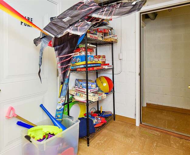 FREE-BEACH-ITEMS-STORAGE FREE-BEACH-ITEMS-STORAGE