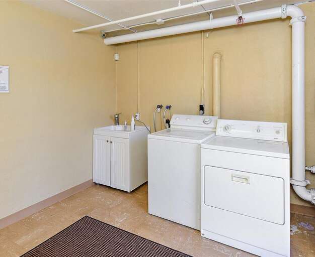 FREE-WASHER-DRYER-LAUNDRY-ROOM