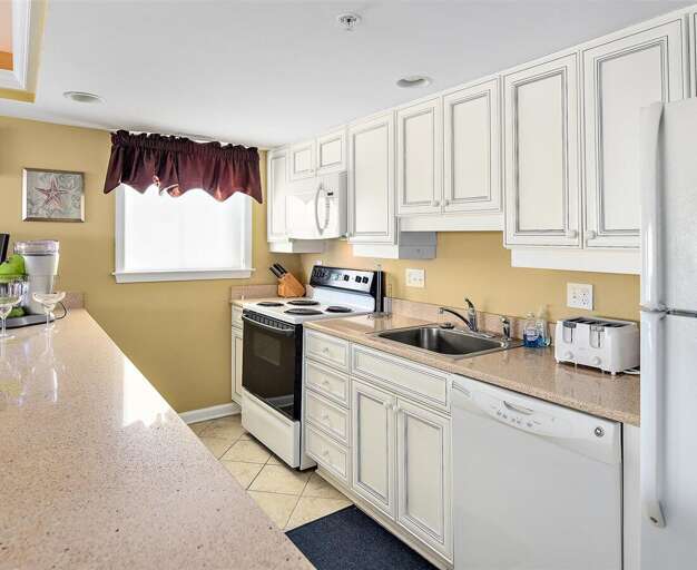 KITCHEN KITCHEN