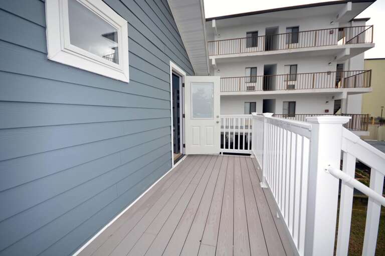 REAR-ENTRY-DECK