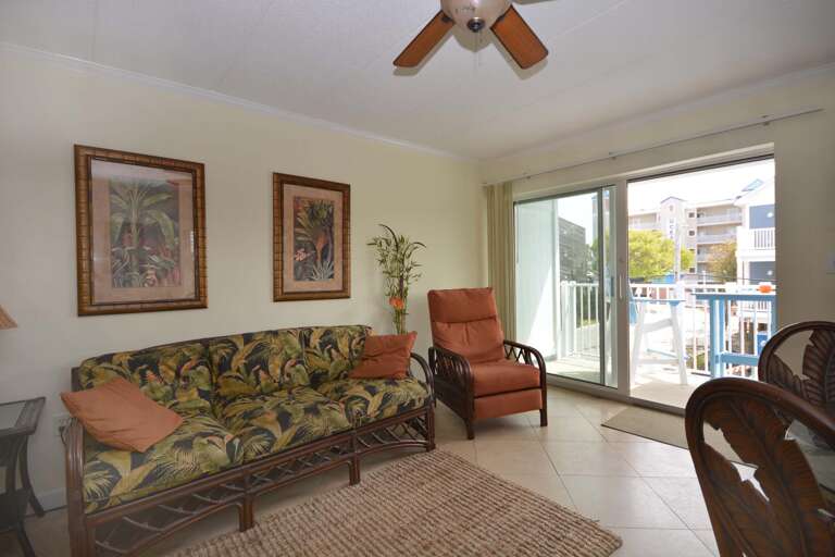 Diamond Head 201 - Living Room