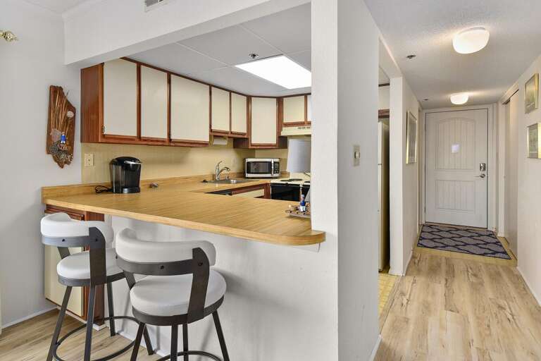 Kitchen-Breakfast-Bar