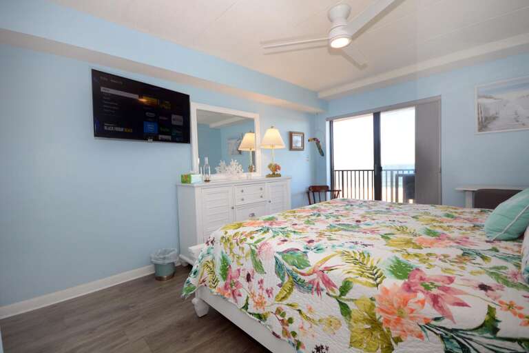 OCEANFRONT-KING-MASTER-BEDROOM