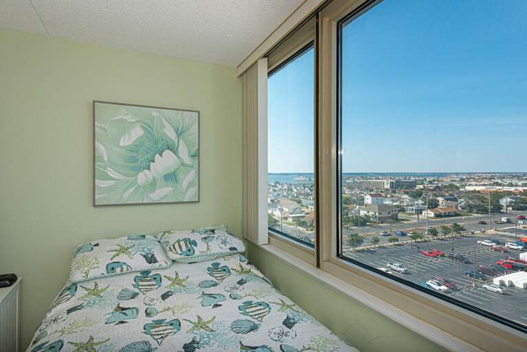 Bedroom with Pyramid Bunk Bed with Double Bed