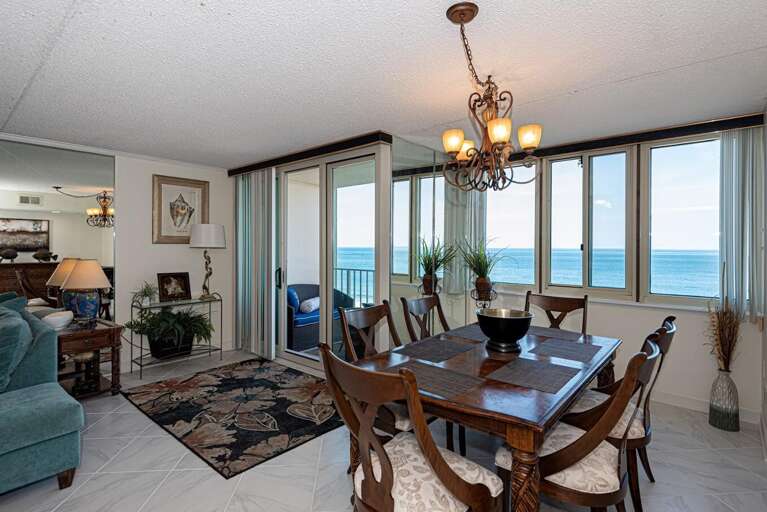 Dining-Area Dining-Area