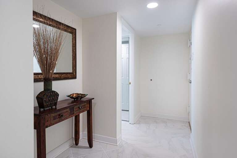 Entry-Hall Entry-Hall