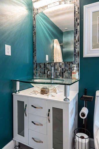 MASTER-BEDROOM-BATHROOM