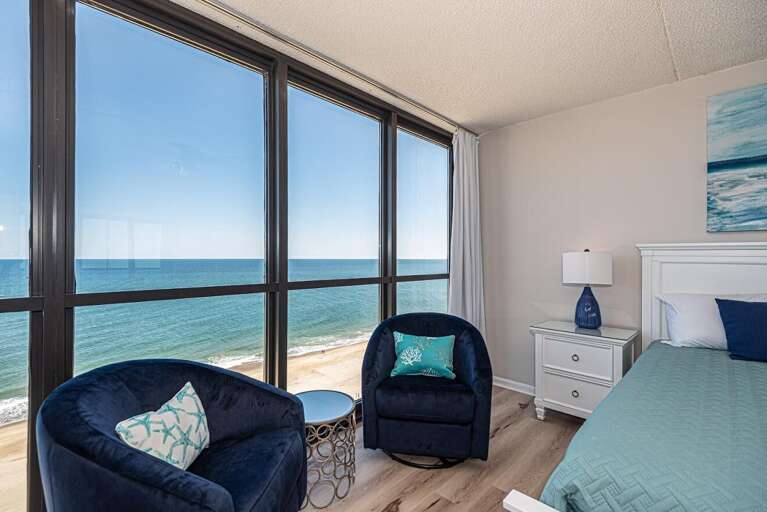 Queen-Bedroom Queen-Bedroom