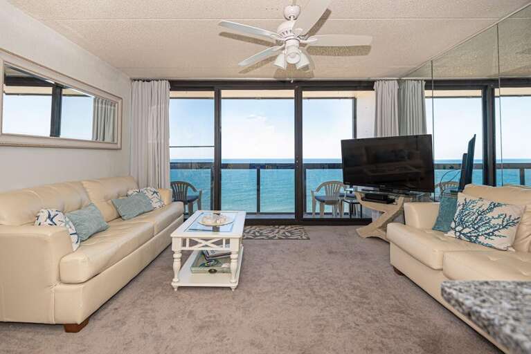 Golden Sands1513 Living area