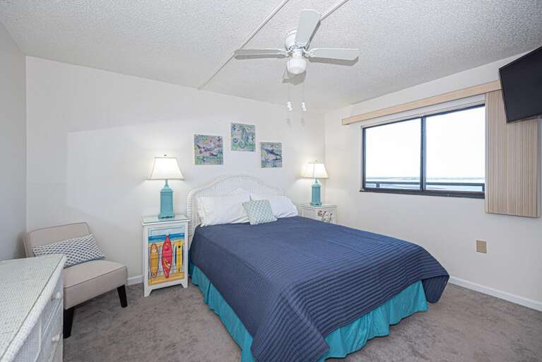 QUEEN-BEDROOM QUEEN-BEDROOM