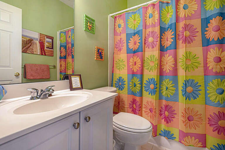 Third-Floor-Hall-Bath