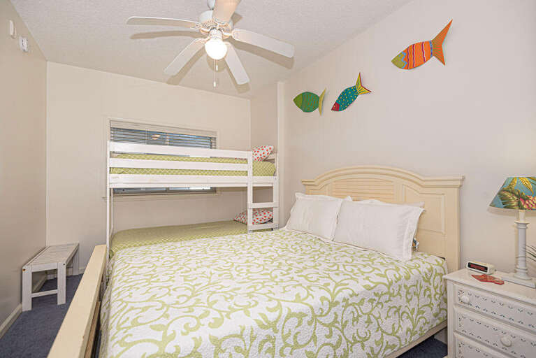 Captiva Bay 104- Bedroom Queen and Twin Bunk Beds