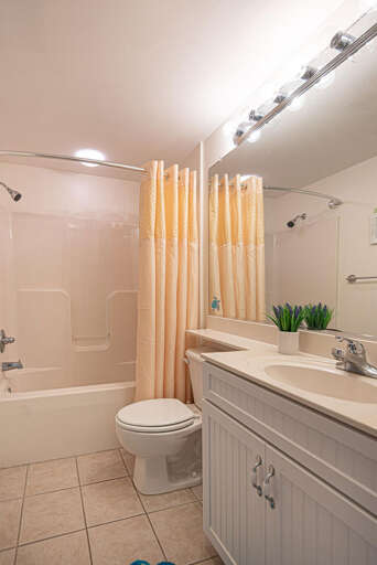 Captiva Bay Hall Bathroom