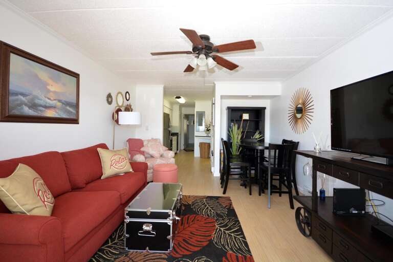 Living Area-Diamond Head 302