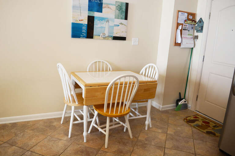 Dining-Area Dining-Area