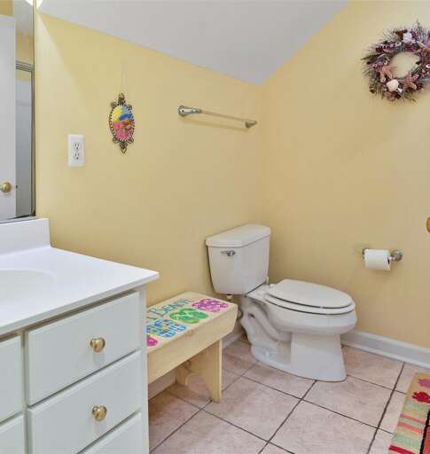 BOTTOM-FLOOR-BTH-WITH-SHOWER