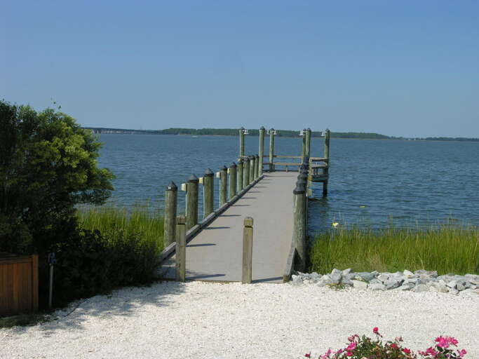Fishing and Crabbing Pier in Sunset Island