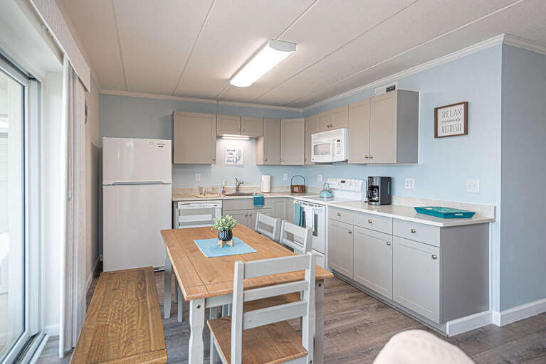 PURNELL HOUSE 405 - KITCHEN