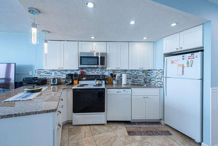 Antigua 1208 Kitchen