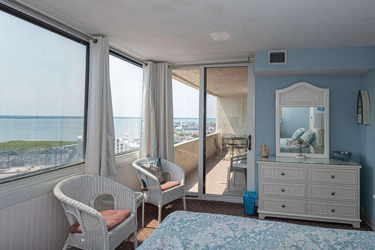 King-Ocean-View-Bedroom