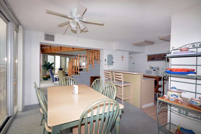 Dining-Area Dining-Area