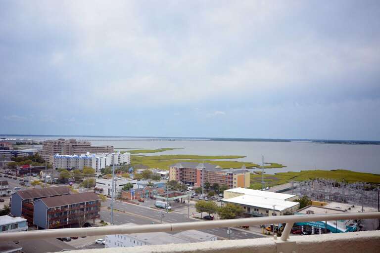 46' PRIVATE BALCONY-VIEW