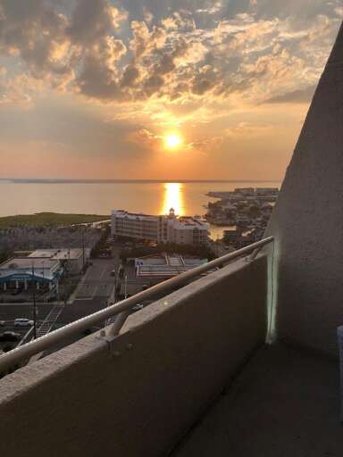 BALCONY=SUNSET-VIEW