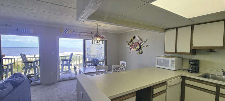 DIAMOND HEAD 312 - LIVING-AREA