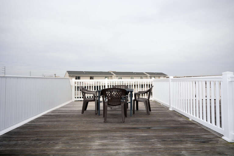 TOP-FLOOR-SUN-DECK-WITH-VIEW-OF-OCEAN