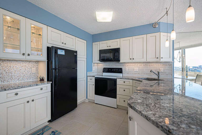 Antigua 1306 Kitchen