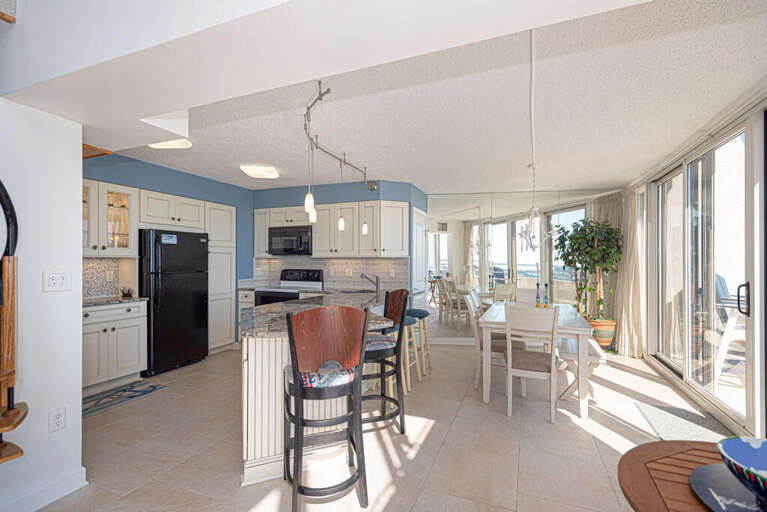 Antigua-1306-Kitchen/Dining-Area