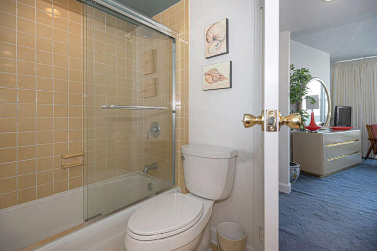 ATTACHED-BATH-UPSTAIRS