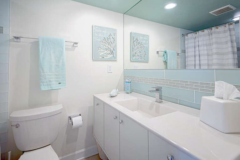 FIRST-FLOOR-FULL-BATHROOM