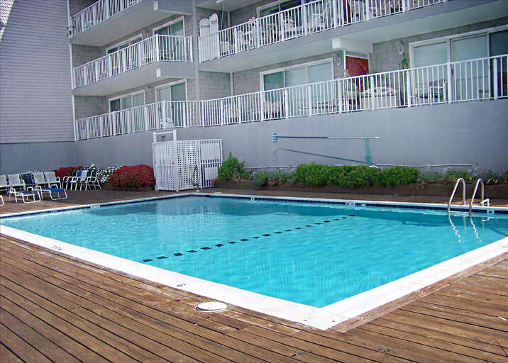Bayfront-Outdoor-Pool