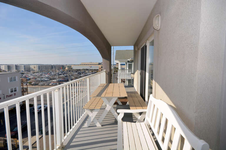 BALCONY BALCONY