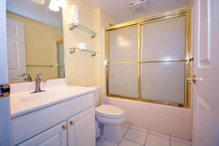 HALL-FULL-BATH HALL-FULL-BATH