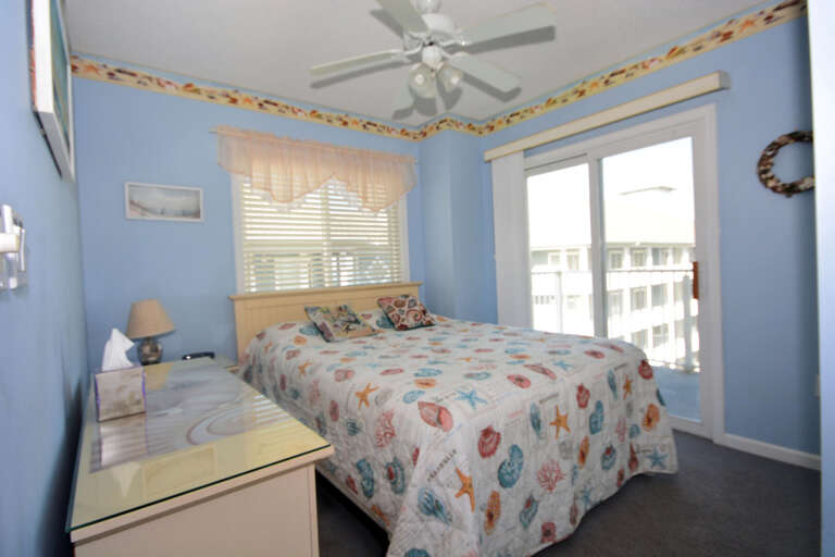 QUEEN-BEDROOM QUEEN-BEDROOM