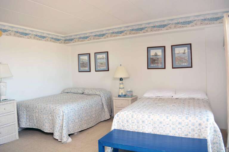 TWO-DOUBLES-BEDS-OCEANFRONT-BEDROOM