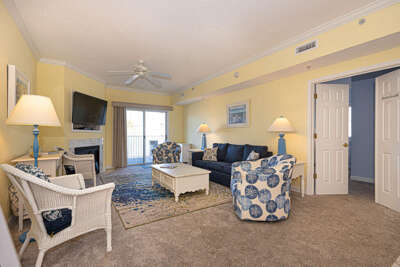 Astoria 201-203, Living Area Unit 201 